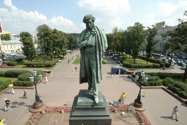 18 июня В Москве был открыт памятник Александру Сергеевичу Пушкину